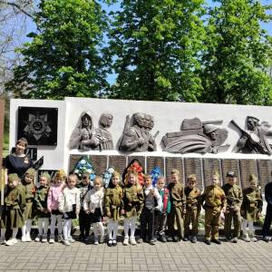 Фотоотчёт об экскурсии к памятнику погибших воинов в преддверии Дня Победы