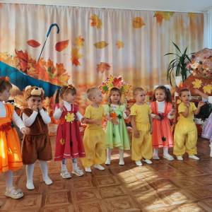 Фотоотчет о проведении праздника «Осенняя сказка» для детей младшей группы